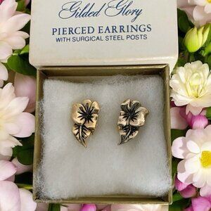 Avon Vintage Gilded Glory Flower 1980's Pierced Earrings